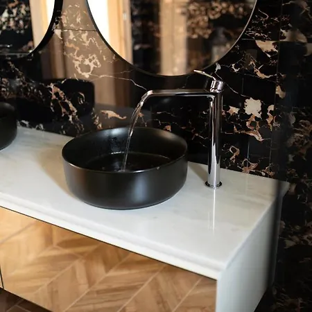 Marble Luxury Hotel *