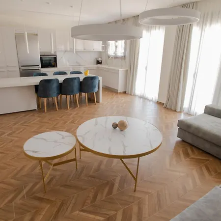 Marble Luxury Hotel *