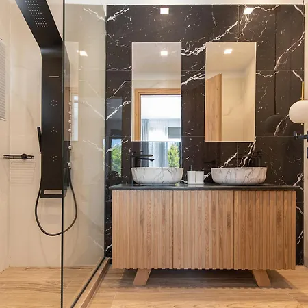 Marble Luxury Hotel *